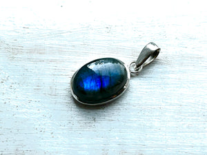Labradorite Oval Silver Pendant Necklace