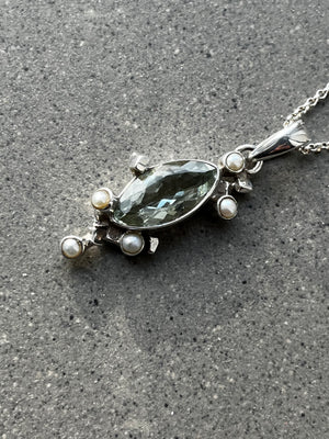 Green Amethyst and Pearl Silver Pendant Necklace.