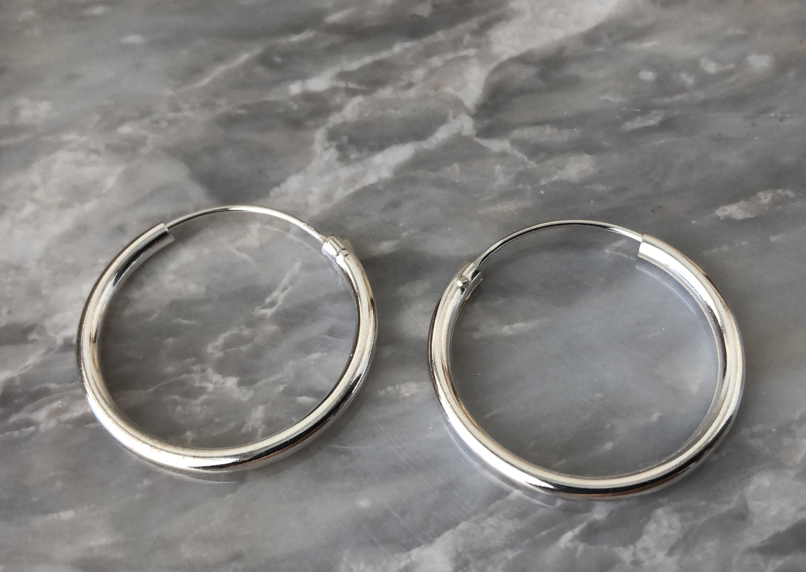 Sterling Silver 2.5cm Hoop Earrings (2mm Width) Tiger Lily London